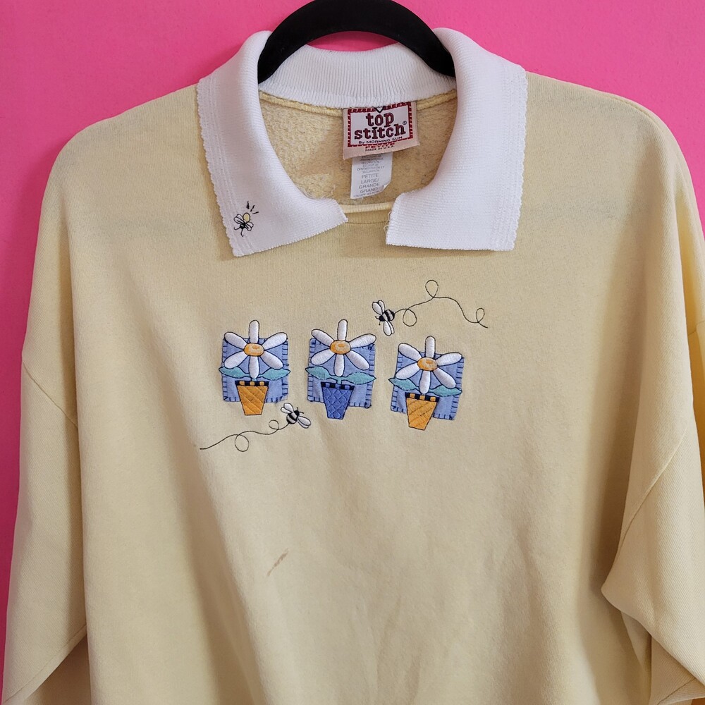 Top Stitch Petite Large Cottagecore Sweatshirt Embroidered Flowers vintage bees